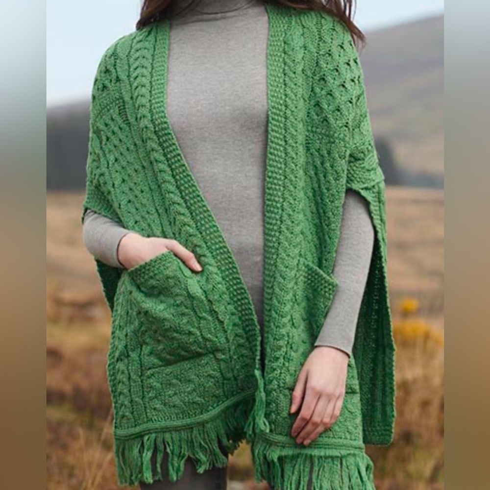 NWT Aran Crafts Green Marl Pocket Shawl Cable Knit Merino Wool Outlander Size OS